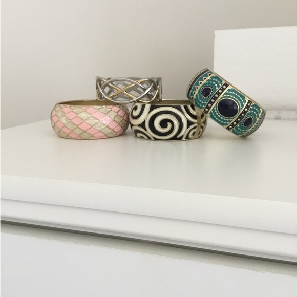 5 Women’s Bracelets - Picture 4 of 9